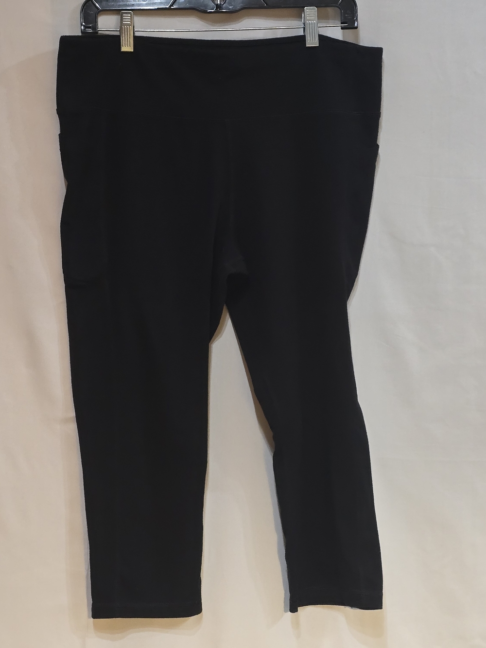 Athletic Works Black Capri Leggings/Yoga Pants High-Rise Tummy-Control Waist XL - Picture 2 of 6